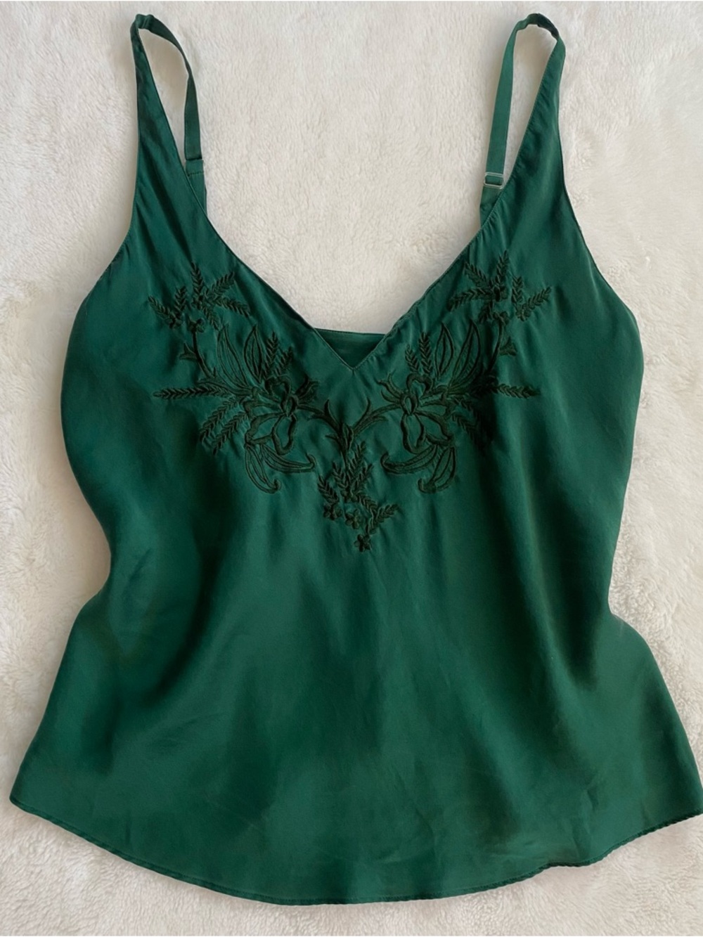 Vintage Victoria’s Secret Silk Green Embroidered V-Neck Cami Camisole Tank Top L
